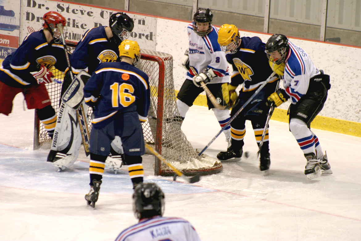 Canadians third at home tourney