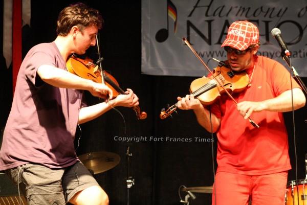 Fiddling duo