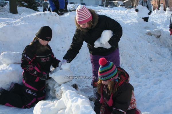Building snow forts