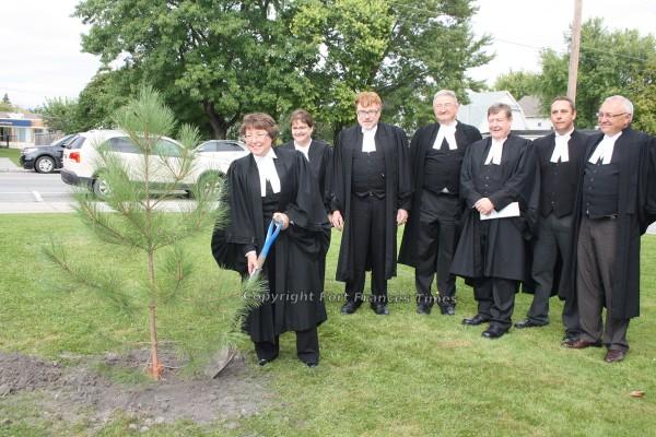 courthouse-planting