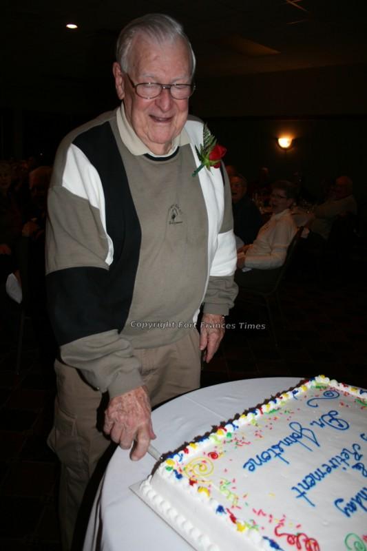 Cutting cake