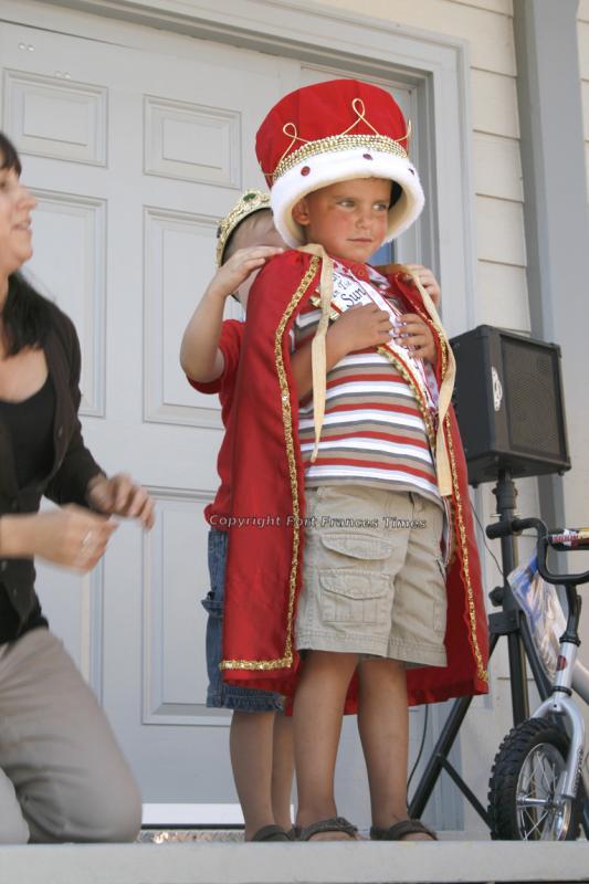 Mini-king crowning