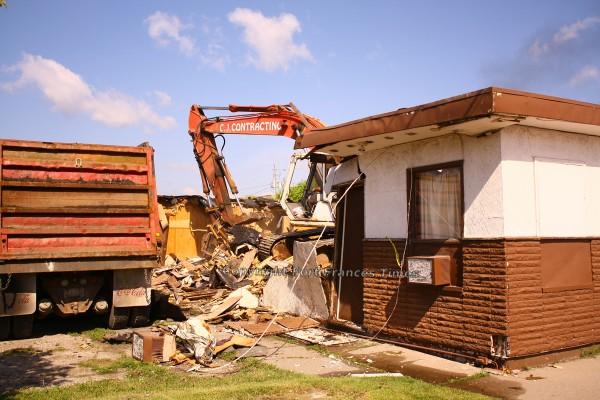 motel-demolition