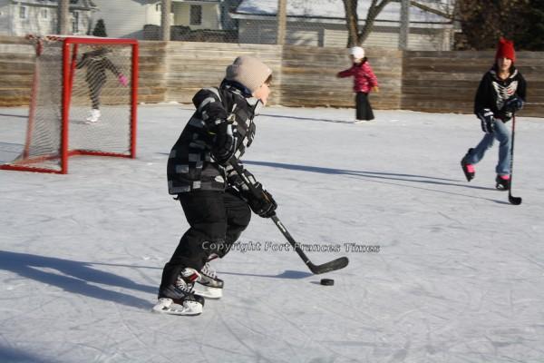 Outdoor shinny