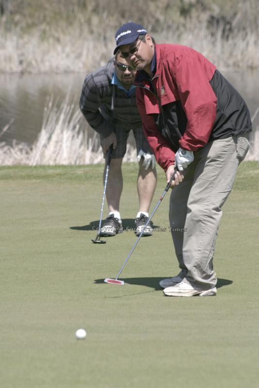 Watching putt