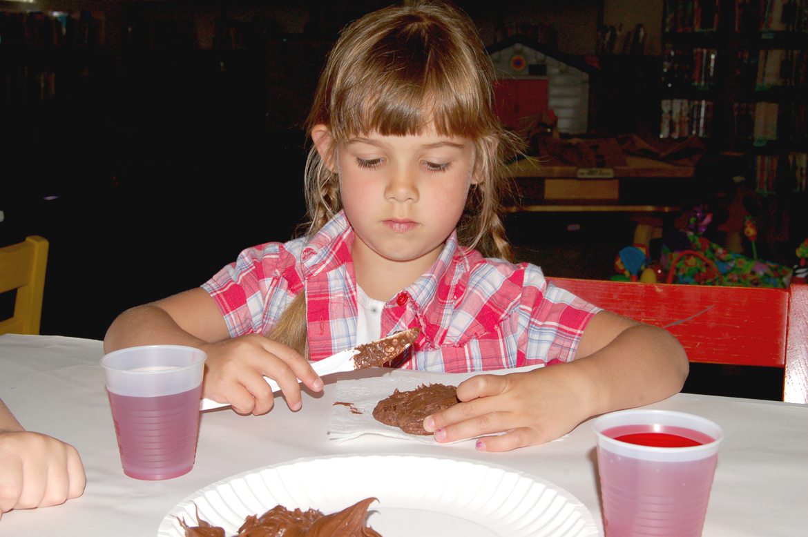 Icing a cookie