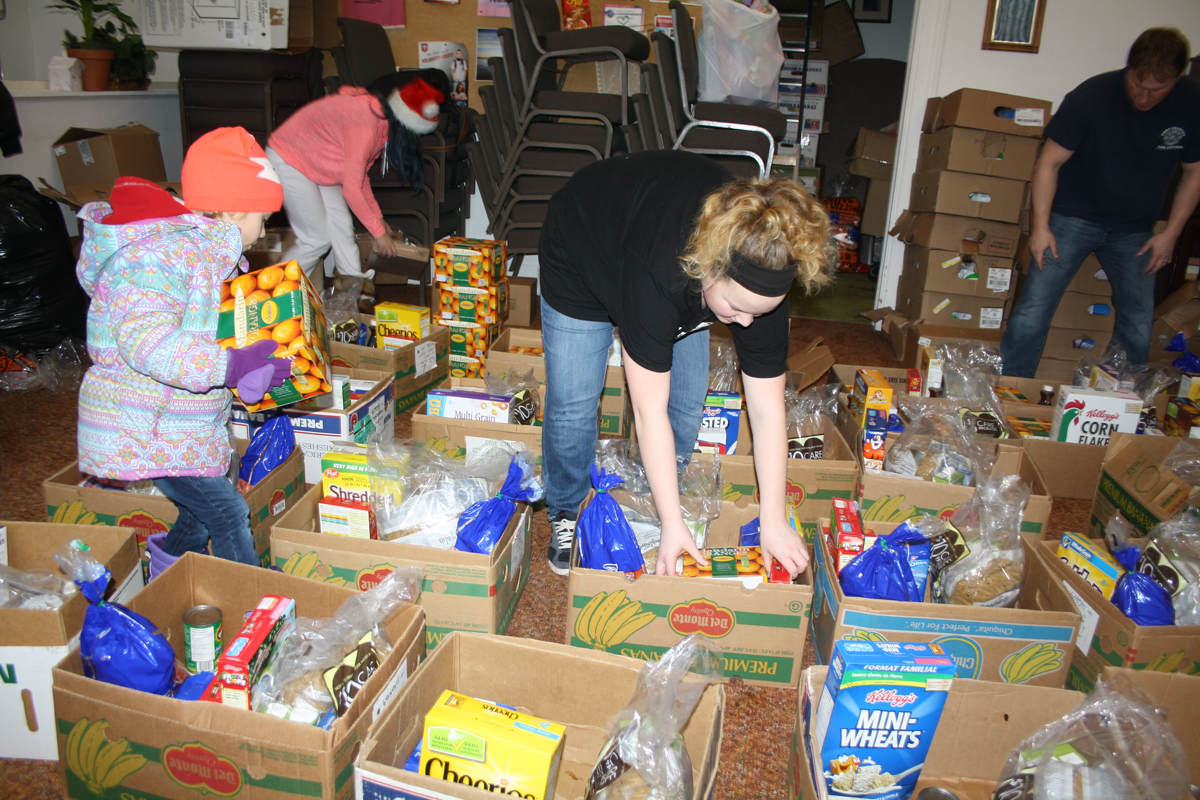 Filling hampers Fort Frances Times