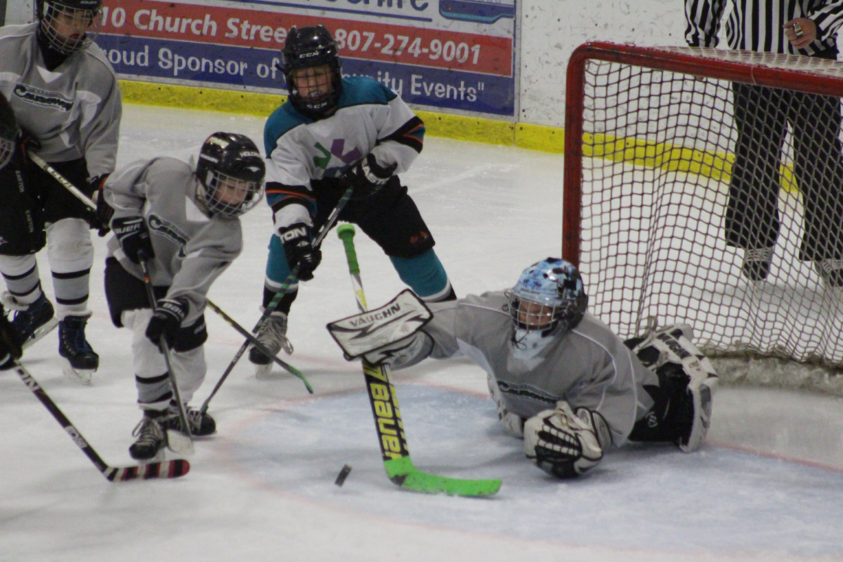 Diving goalie