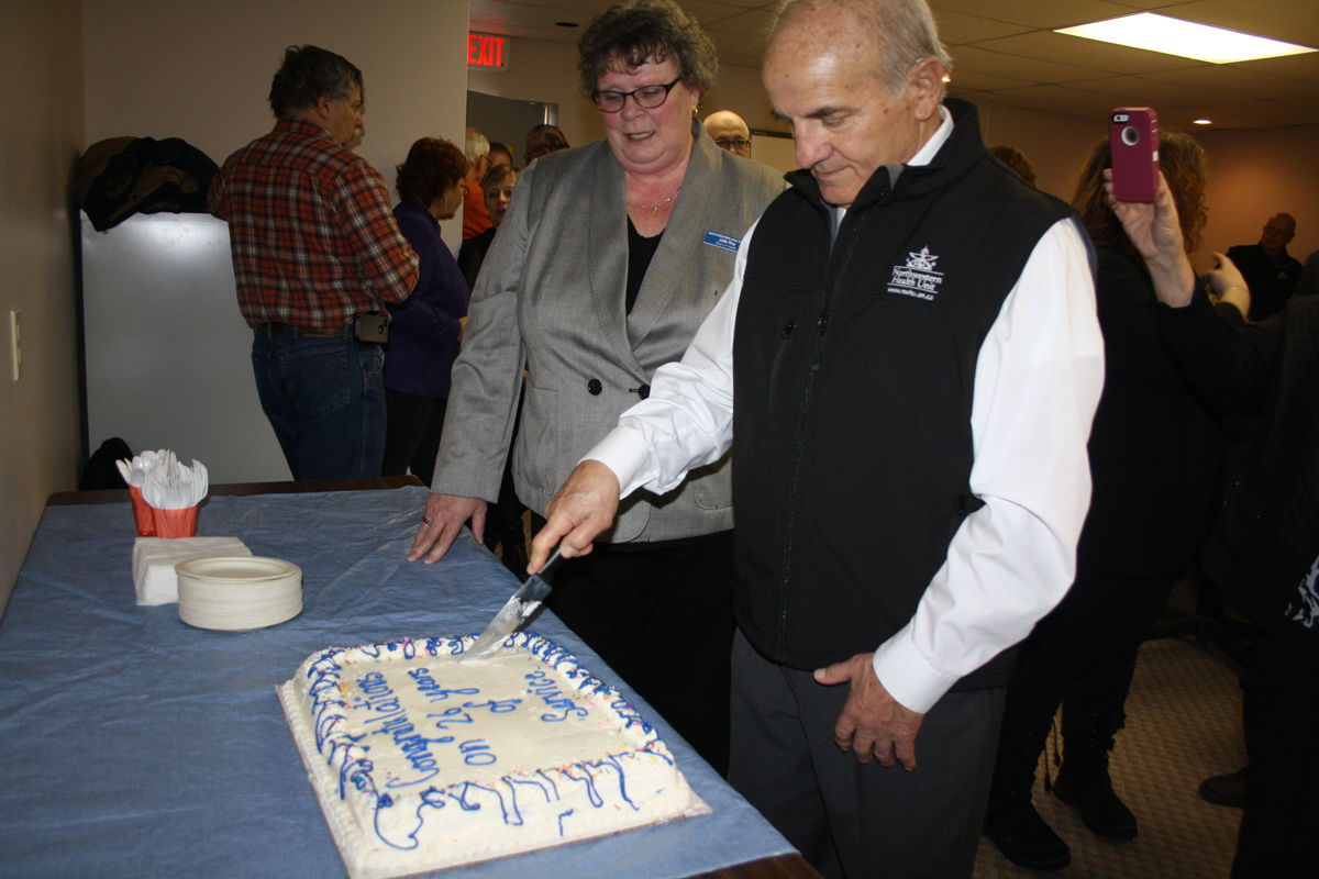Cutting cake