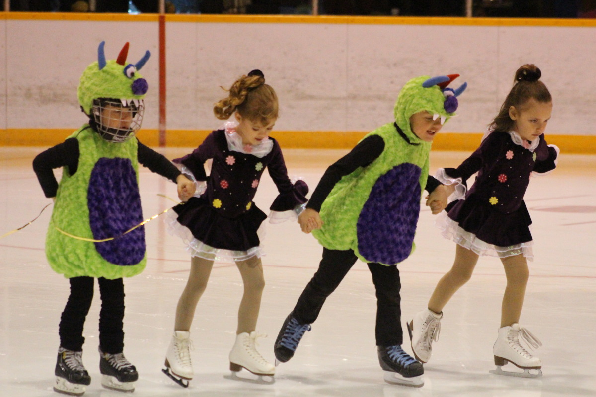 Line of skaters