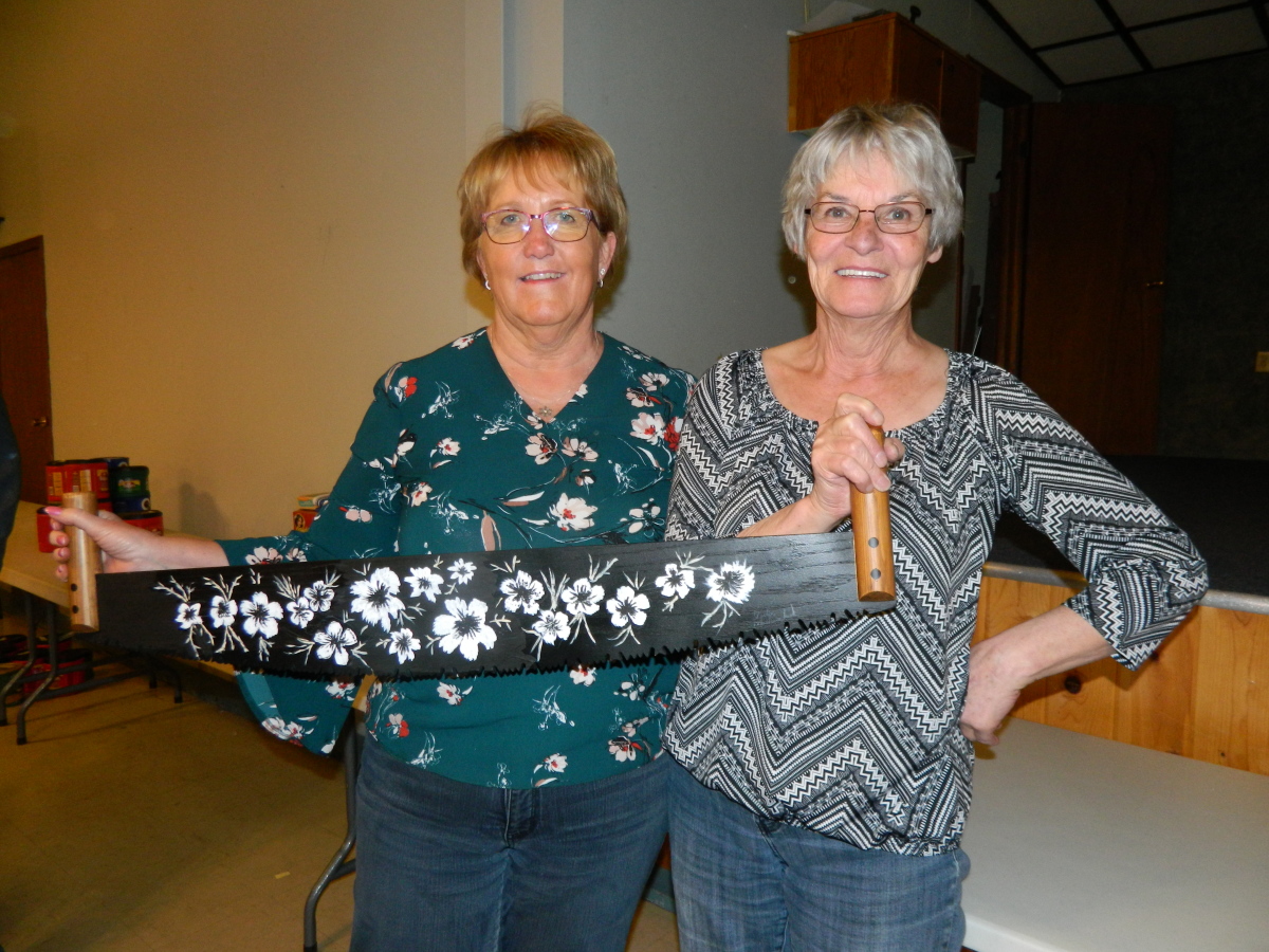 Decorated saw