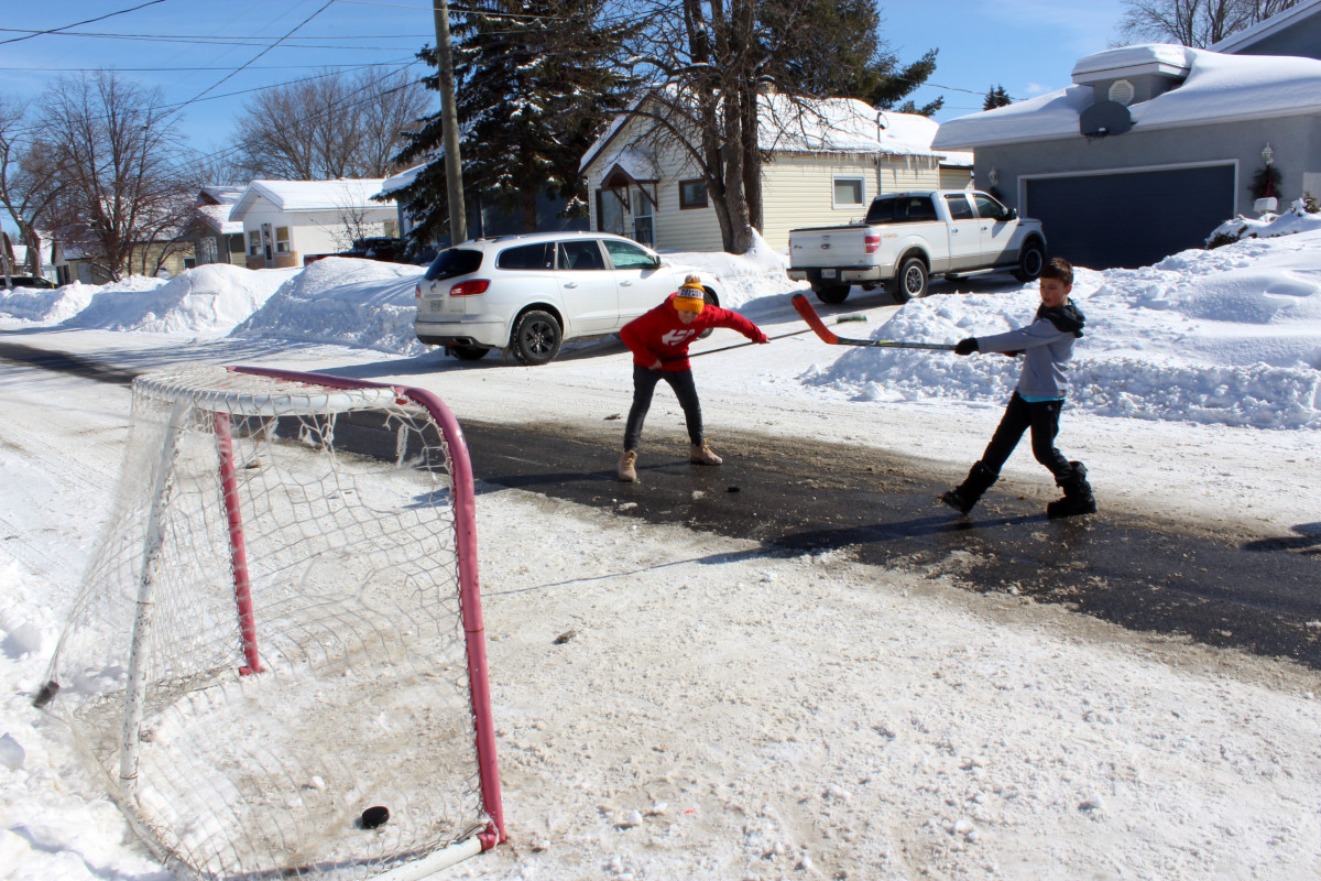 Street hockey fun