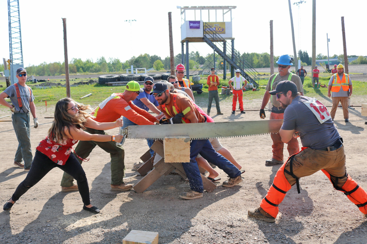 Team sawing