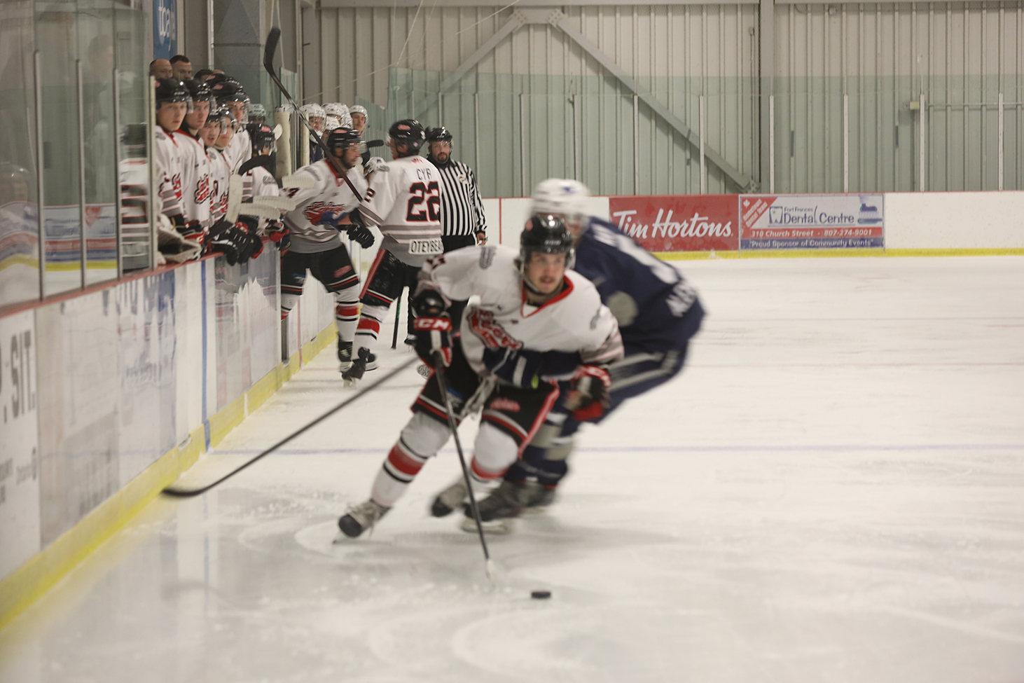 Bulldogs take bite out of Lakers