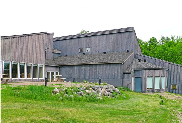 Kay-Nah-Chi-Wah-Nung brings together community members and Parks Canada for discussion