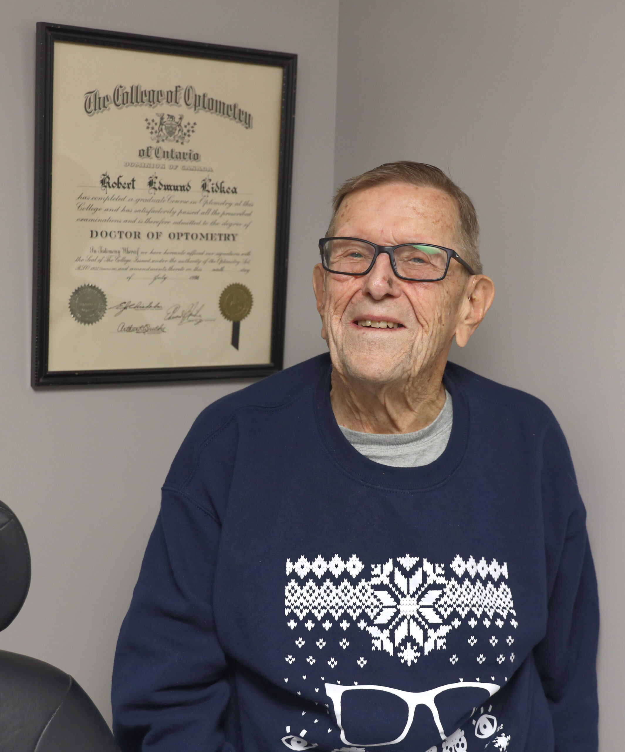 Oldest optometrist in Ontario officially retires on New Year’s Day