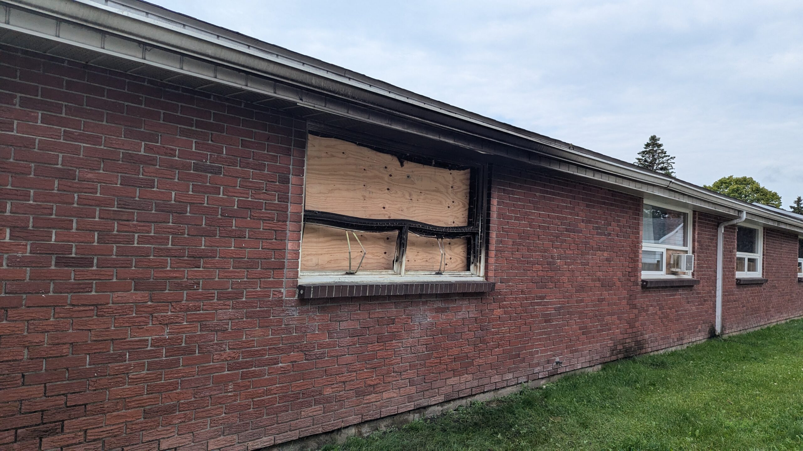 Fire forces evacuation of apartment complex