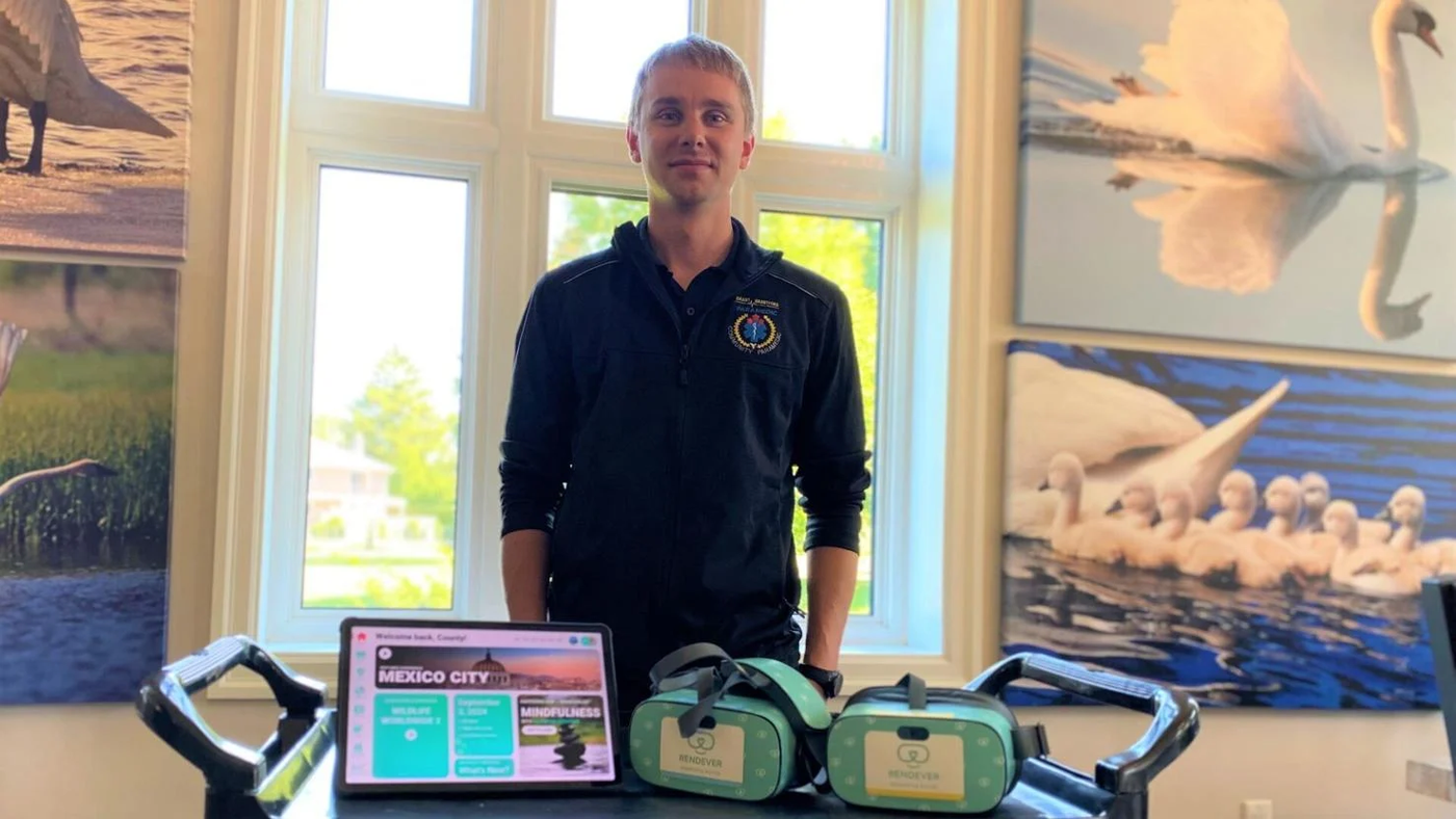 Swimming with dolphins or a gondola ride in Italy: Hospice VR program offers respite to dying patients