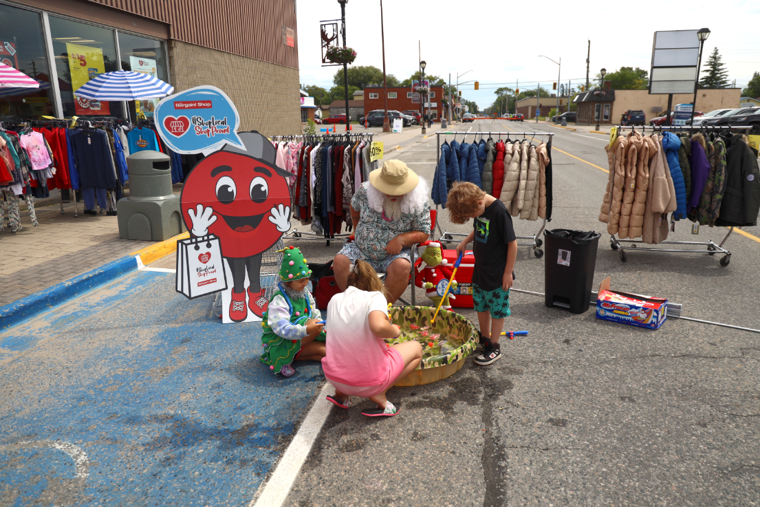 Christmas in July takes over Scott St.